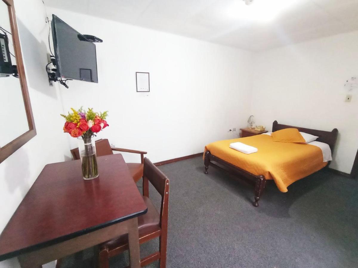 Hotel 9 De Octubre Quito Extérieur photo