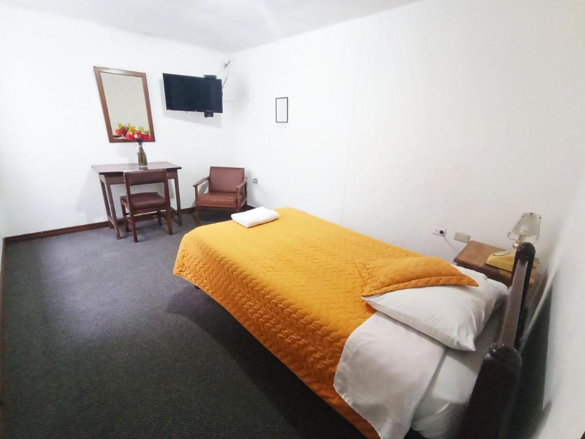 Hotel 9 De Octubre Quito Extérieur photo